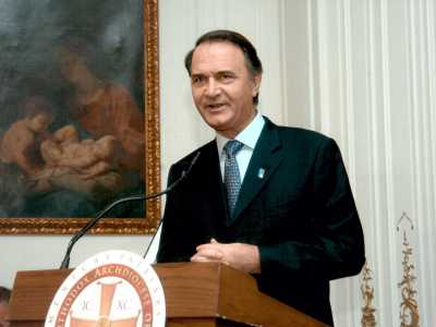L�imprenditore Di Cagno Abbrescia (Forza Italia) fu il primo sindaco eletto direttamente dai cittadini (i quali prima di allora indicavano con il voto solo il Consiglio Comunale). � ricordato soprattutto per aver permesso la grande riqualificazione del centro storico cittadino